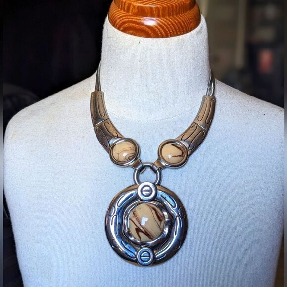 $5 Item! Chunky Silvertone Marble Costume Necklace - Picture 1 of 10